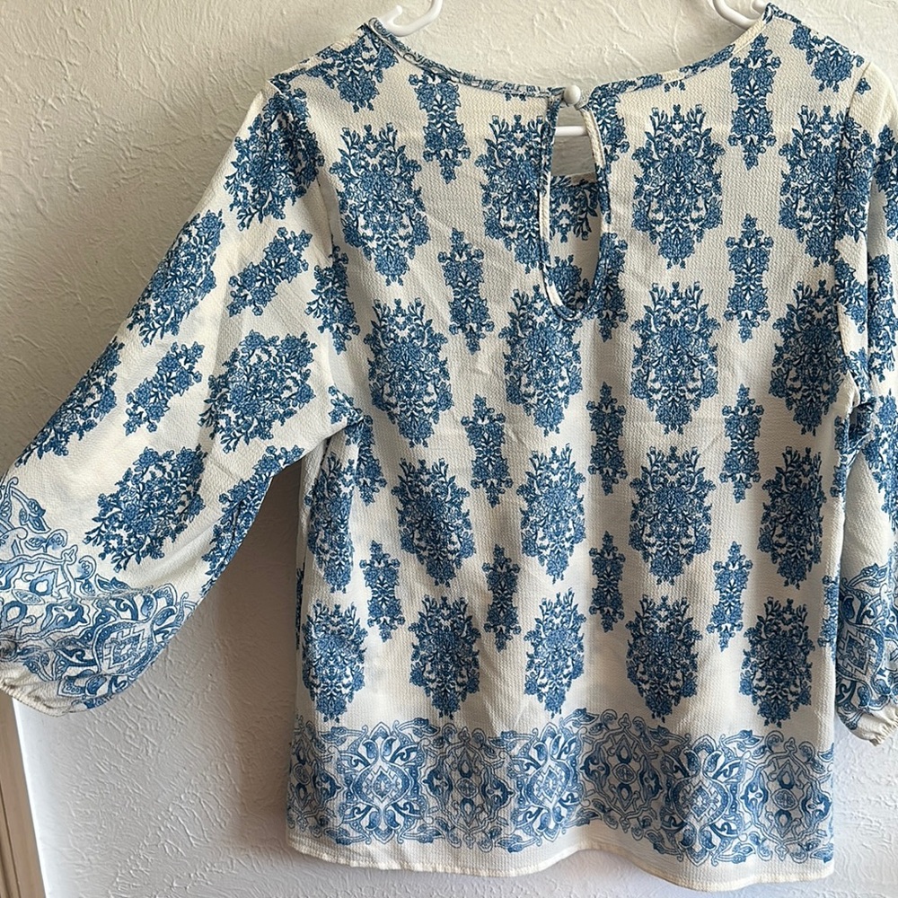 Cesem Blue & White Patterned Women's Top Size Small - Picture 4 of 4